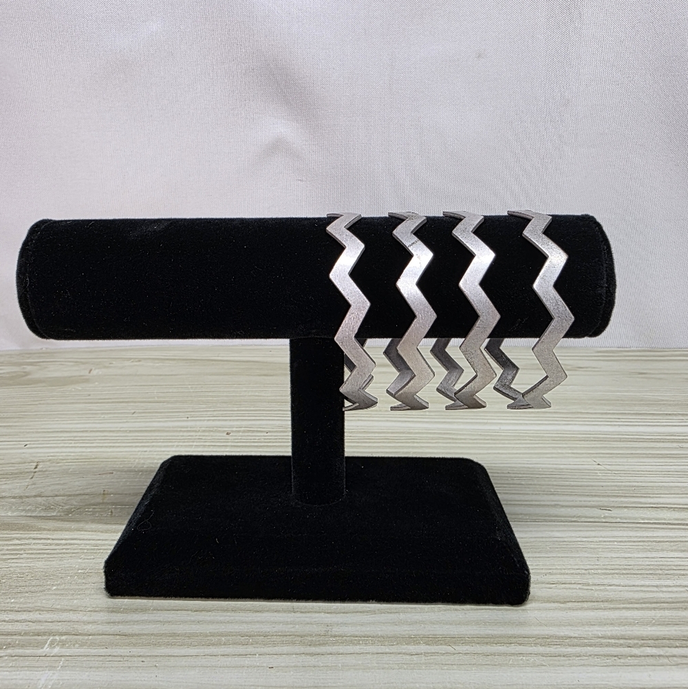3/$15🔴 Sale Lot of 4 Silvertone Chevron Bracelets